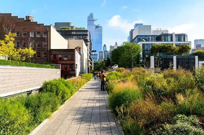 Stormwater Infrastructure Planning with Green Infrastructure Urban green infrastructure integrated into stormwater system planning with GeoSWMM